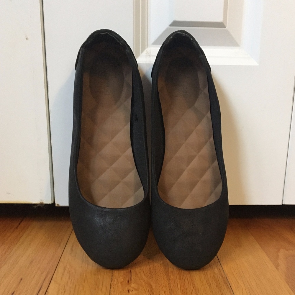 Black Rounded-Toe Flats - Picture 4 of 5